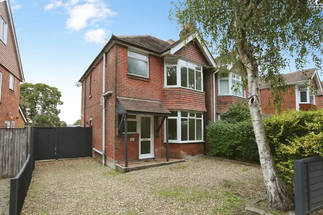 Peartree Avenue, Southampton, photo 1
