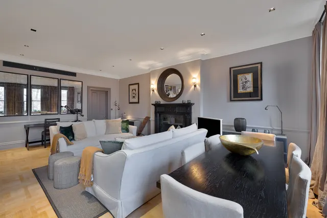 Photo 2 — Cadogan Square, Knightsbridge, London