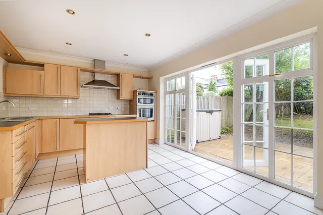 Photo 2 — Chadwick Place, Surbiton, KT6
