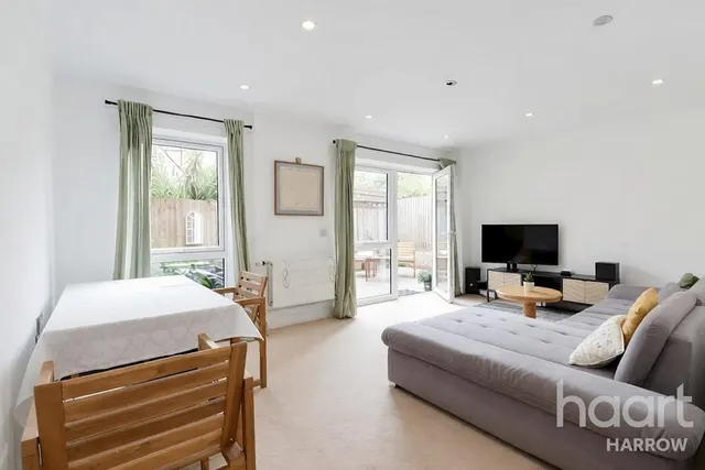 Juniper Close, Harrow, HA2, photo 2