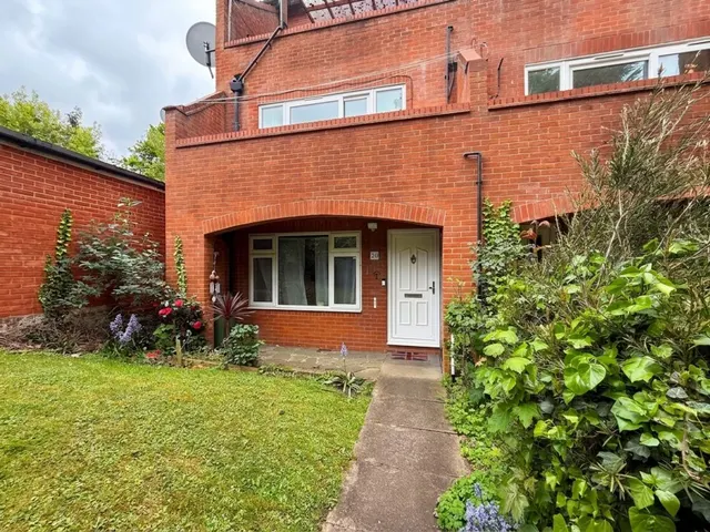 Ambleside Walk, Uxbridge, UB8, photo 1