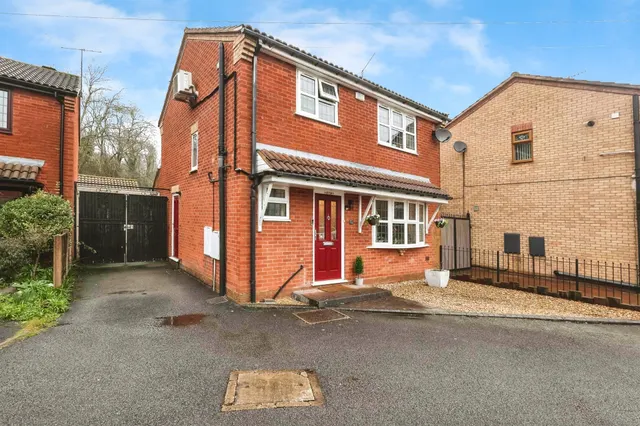 Sandringham Road, HALESOWEN, photo 1