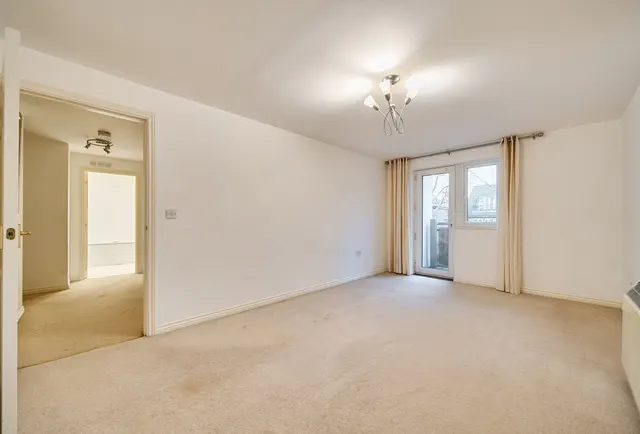 Photo 2 — Eaton Road, Sutton, SM2 5AQ