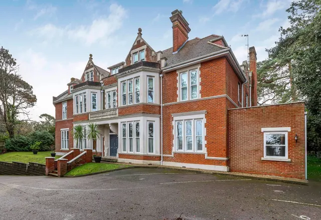 Bassett House, Knyveton Road, photo 1