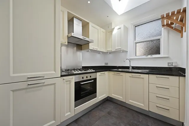 Fernhead Road, Maida Vale, photo 2