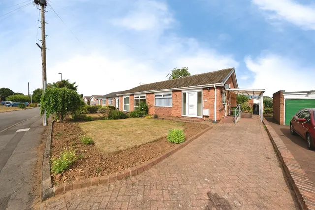 Pembroke Drive, Carlton-In-Lindrick, Worksop, photo 1