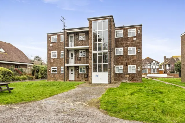 Wallace Avenue, Worthing, photo 1
