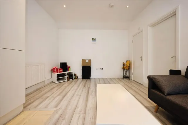 Photo 2 — Ashton Road, Luton, Bedfordshire, LU1