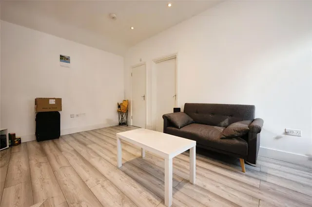 Photo 3 — Ashton Road, Luton, Bedfordshire, LU1