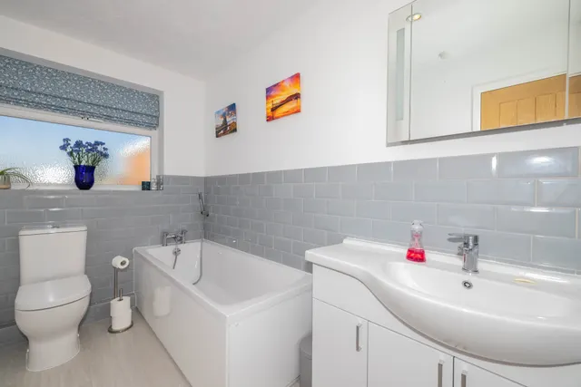 Rowan Close, Sturry, CT2, photo 3