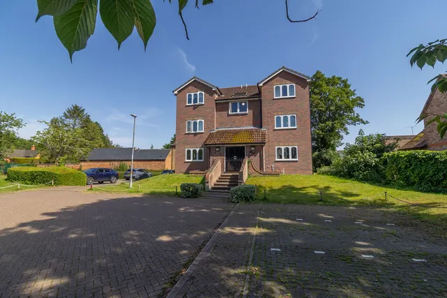 The Lindens, Towcester, NN12, photo 2
