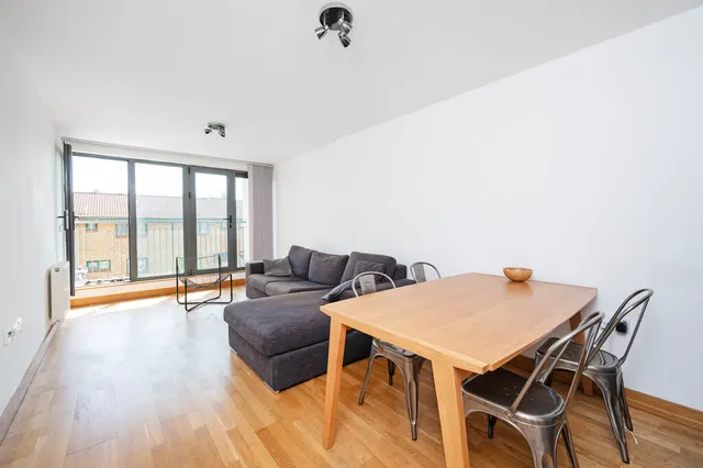 Photo 2 — Flat 4 Hanover Court, 5 Stean Street, London