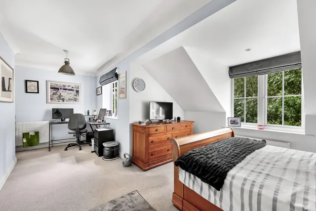 Photo 3 — The Lindens, Loughton, IG10 3HT