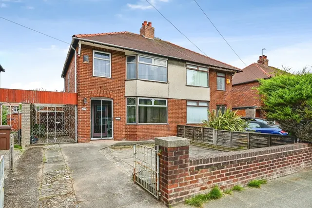 Brownmoor Lane, Crosby, L23, photo 1