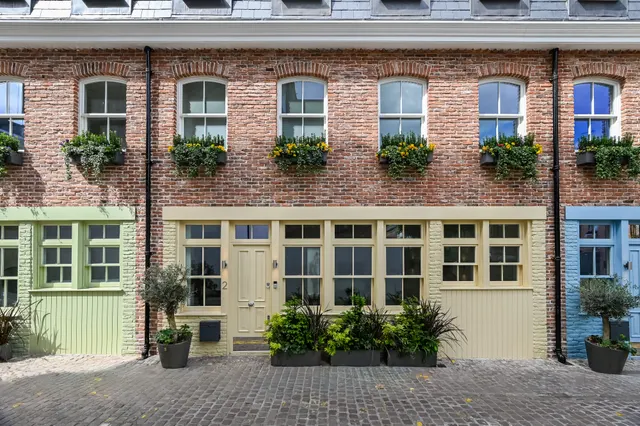 Lexham Mews, W8, photo 1