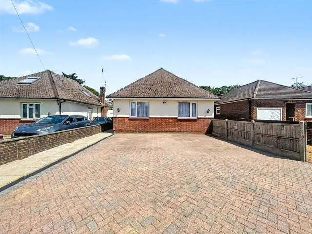 Bredhurst Road, Wigmore, ME8, photo 1