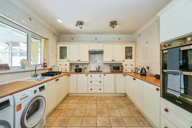 Ladybrook Lane, Mansfield, NG18, photo 2