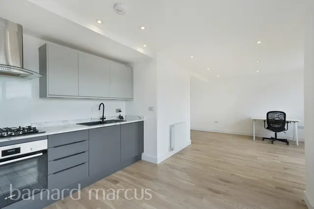 Windmill Lane, Hanwell, UB2, photo 2