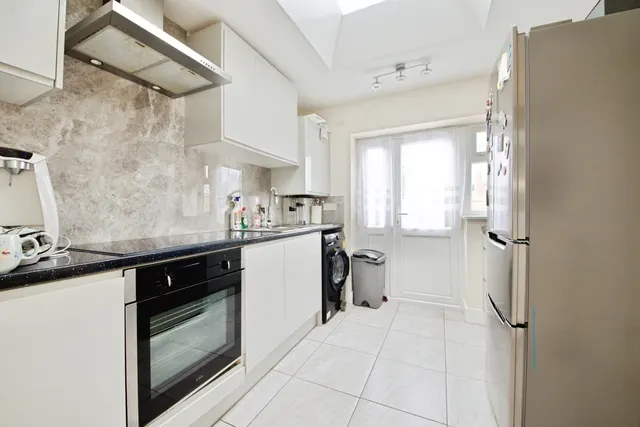 Photo 2 — Tennyson Road, ROMFORD, Essex, RM3