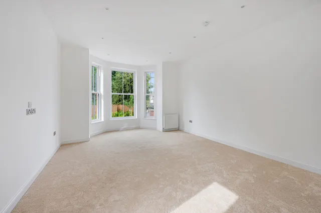 Highfield Avenue, Sale, photo 2