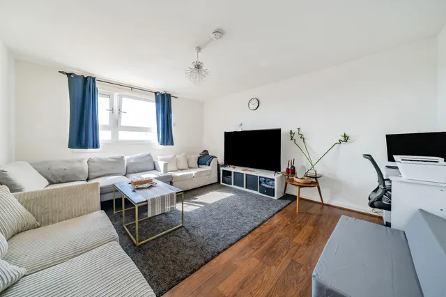 Photo 2 — 33 Moreton Tower, Lexden Road, London