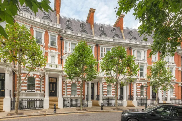 Photo 2 — Observatory Gardens, London, W8 7HY