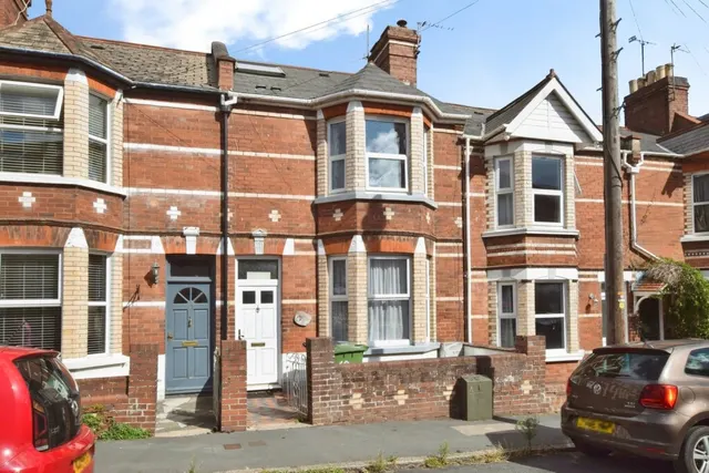 Priory Road, photo 1