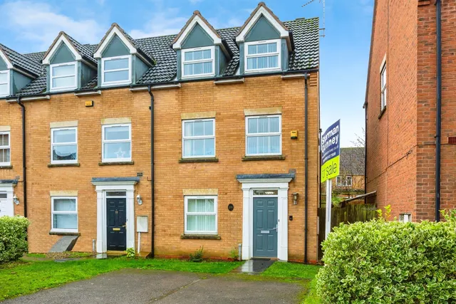 Sissinghurst Drive, Kettering, NN14, photo 1