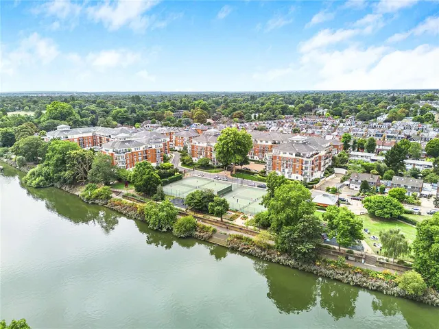 Richmond Bridge, East Twickenham, TW1 2TW, photo 1