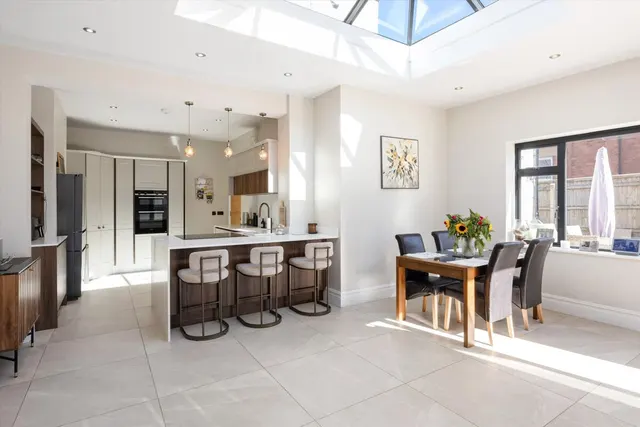 London Road, Cheltenham, GL52, photo 3