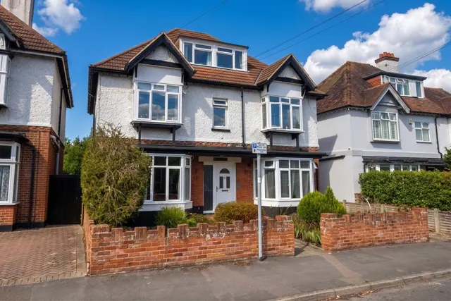 Kingsway, Woking, GU21, photo 1