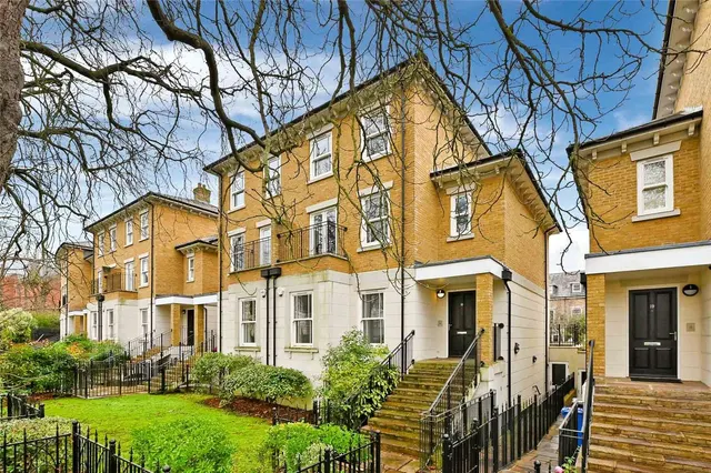 Claremont Road, Windsor, Berkshire, SL4 3AX, photo 1