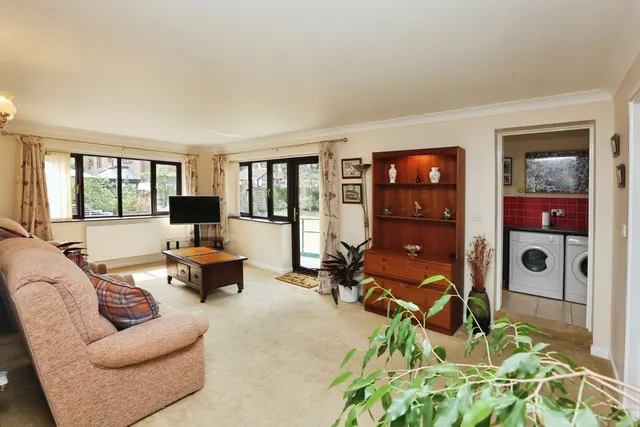 Brook Lane, Sarisbury Green, SO31, photo 2