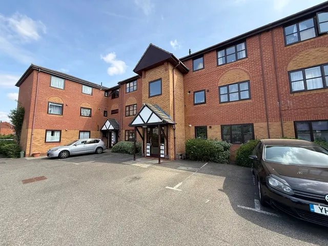 Rugby Court, Grantham, photo 1