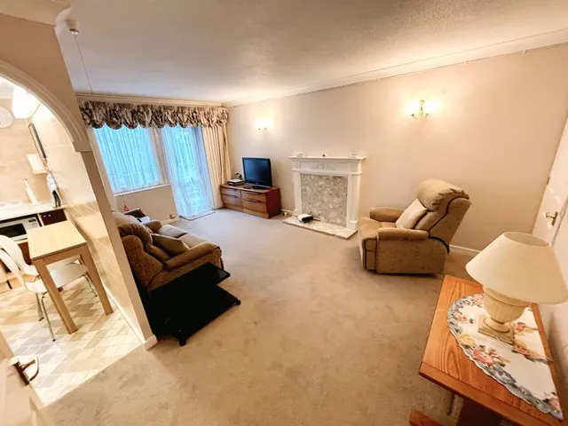 Photo 3 — Elstree Road Bushey Heath, Bushey WD23 1GN