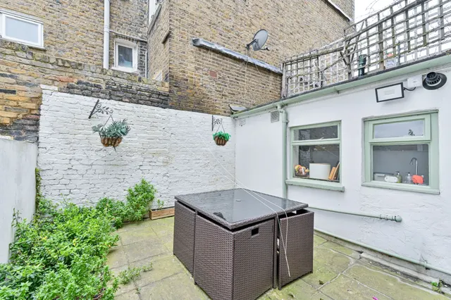45a Mayflower Road, London, photo 1