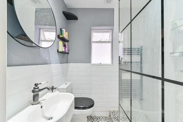 Photo 3 — 45a Mayflower Road, London