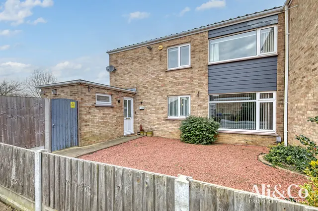 Oxwich Close, Stanford-le-Hope, Essex, SS17 7JZ, photo 1