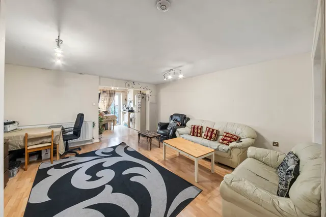 Lancaster Road, Northolt, UB5, photo 2