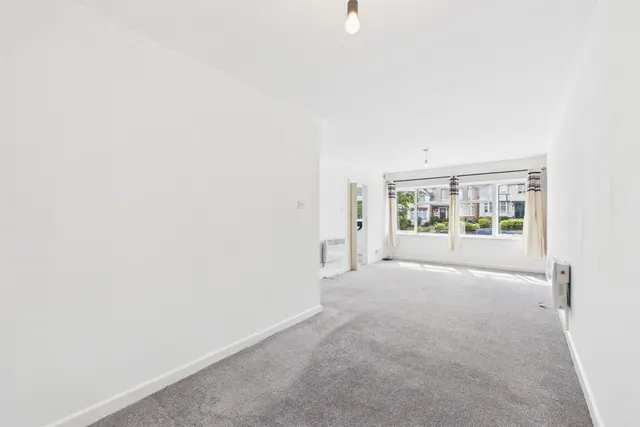 Photo 2 — 226 South Norwood Hill, London, SE25 6AT