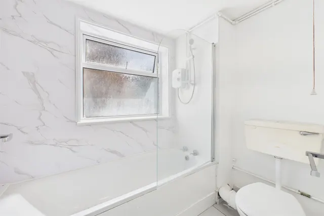 Photo 3 — 226 South Norwood Hill, London, SE25 6AT