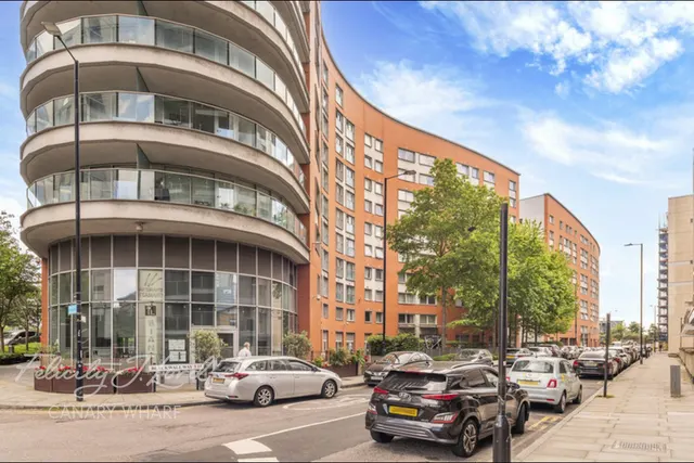 Blackwall Way, London, photo 1