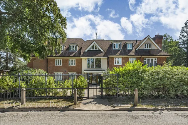 St Georges Lane, Ascot, photo 1