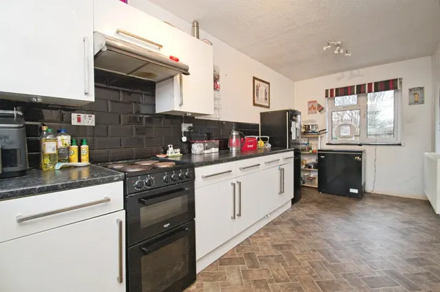 Photo 2 — Maes Yr Awel, Pontypridd