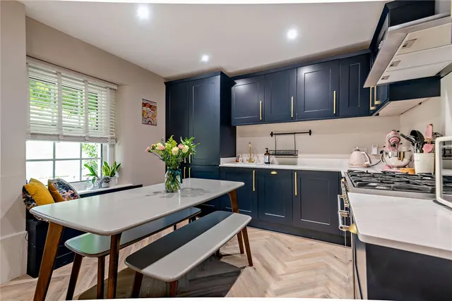 Pear Tree Lane, Newbury, RG14, photo 2