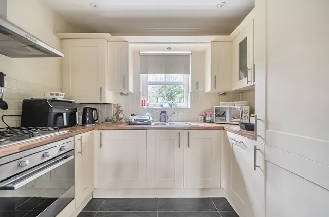Reris Grange Close, Milford, GU8, photo 3