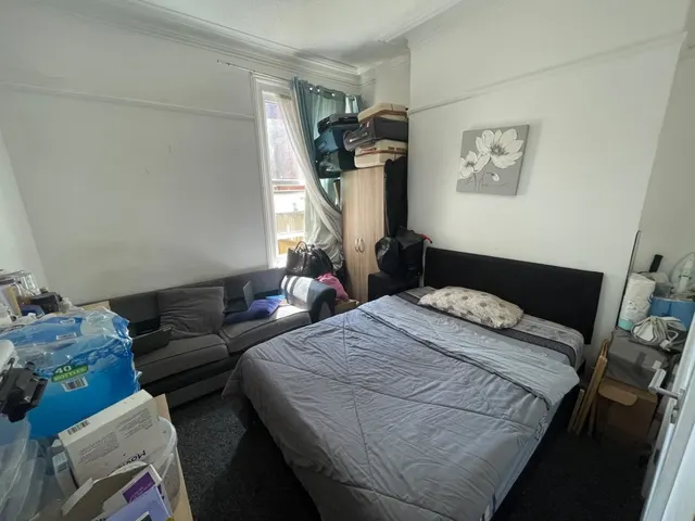 Photo 2 — Wilton Avenue, Southampton
