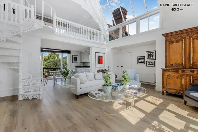 The Penthouse, Clapham Common Southside, SW4 9DG, photo 1