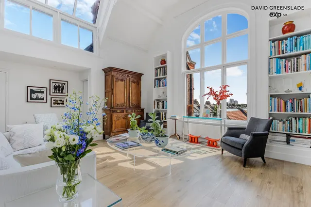 Photo 2 — The Penthouse, Clapham Common Southside, SW4 9DG