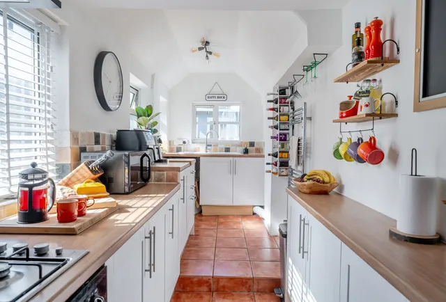 Photo 2 — Bath Road, Gloucestershire, Kings Stanley, GL10 3JJ